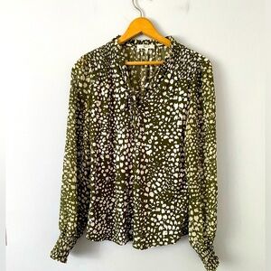 Beacon Apparel Women's Size Small Green and White Animal Print Blouse Smocking